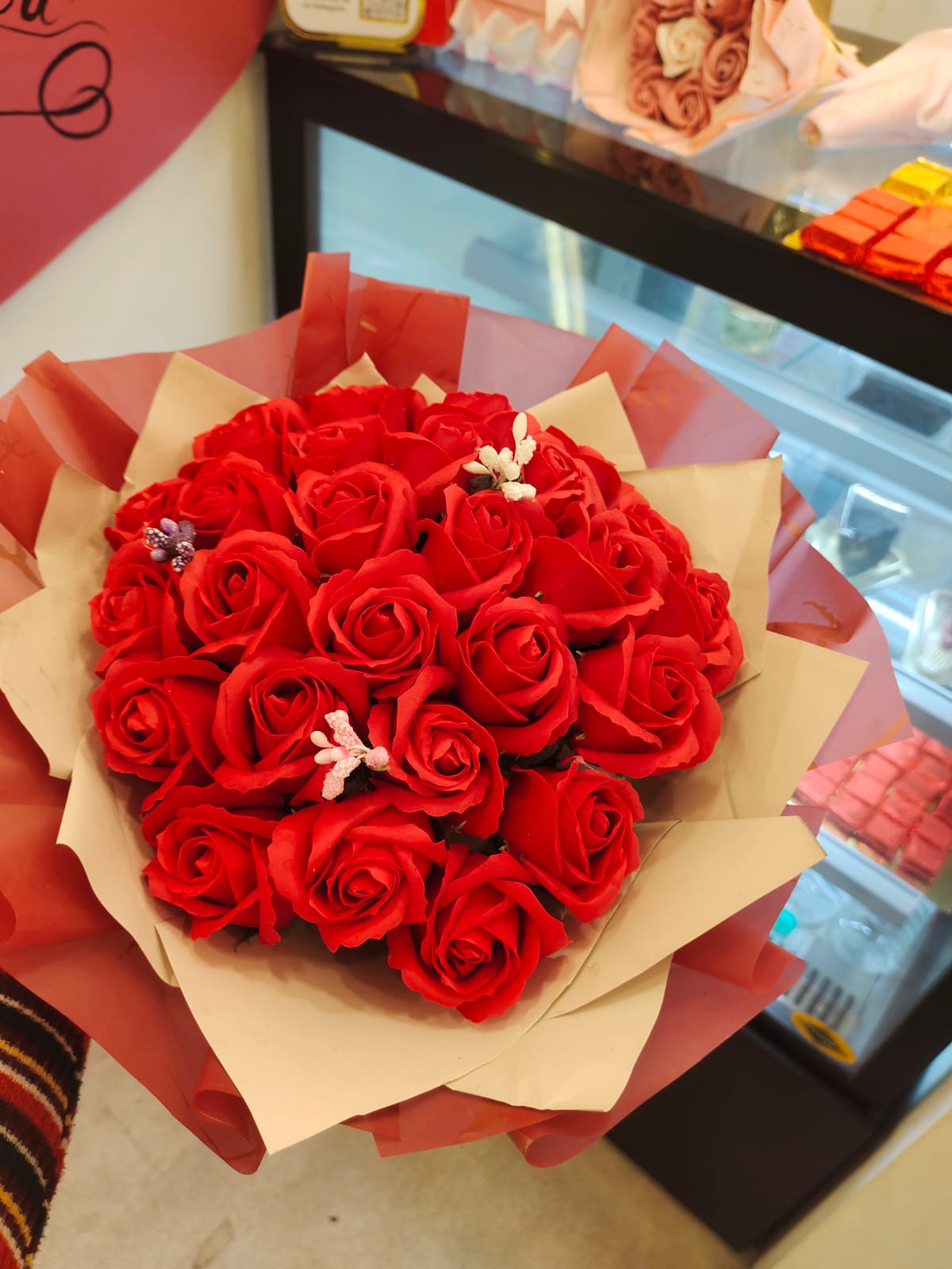 25 ARTIFICIAL ROSE BOUQUET view 1